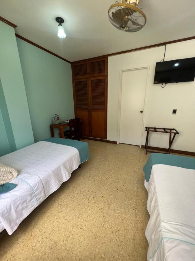 Hotel Caucasia ภายนอก รูปภาพ