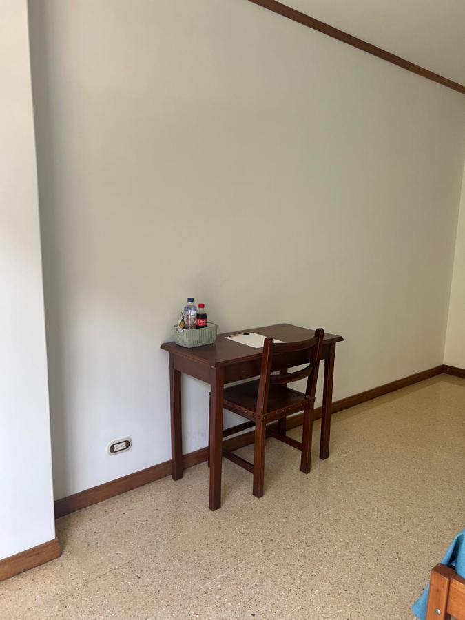 Hotel Caucasia ภายนอก รูปภาพ